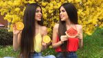 Cantik Kayak Barbie! 2 Gadis Kembar Ini Sering Foto Bareng Makanan