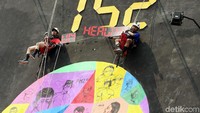Salah satunya lewat tagar #WeBreatheTheSameAir yang dipasang pada baliho di sekitar kawasan Senayan, Jakarta, Selasa (21/08/2018).