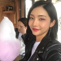 Selain mengunggah tutorial makeup, Jella juga kerap memposting berbagai aktivitas dirinya termasuk saat liburan. Foto: Instagram