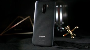 Snapdragon 845 octa core-nya berjalan di kecepatan 2,8 GHz dengan GPU Adreno 630 dan dengan pilihan RAM 6 GB dan 8 GB. Sementara storagenya ada tiga pilihan, 64 GB,128 GB, dan 256 GB.. Foto: Pocophone F1 (Edgadget)