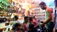 Warga Muslim Rohingya di Bangladesh merayakan Hari Raya Idul Adha hari ini, Rabu (22/8/2018). Warga pun telah mempersiapkan diri sejak kemarin untuk menyambut Hari Raya Idul Adha. Mohammad Ponir Hossain/Reuters.