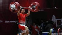 Lifter berusia 30 tahun itu gagal mengangkat beban 186 kg.