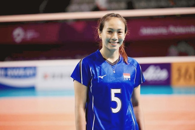 Inilah Berllian Marsheilla yang akrab disapa Sheilla. Bagi penggemar olahraga voli, sosoknya bisa jadi bukan orang asing. Dia menjadi bagian dari timnas voli putri Indonesia dengan posisi sebagai spiker atau smasher. Foto: Dok. Instagram Berllian Marsheilla