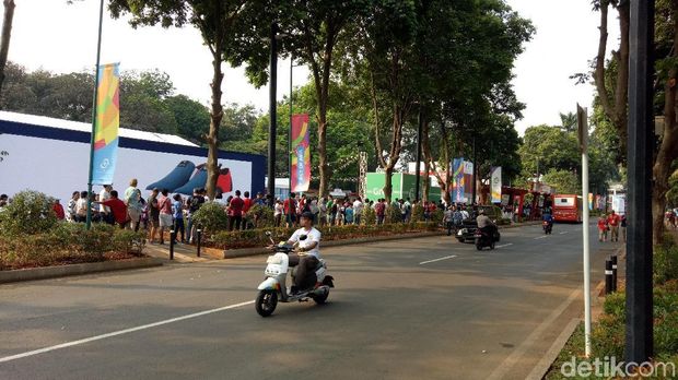 Mau Naik Shuttle Bus di Area GBK? Antre