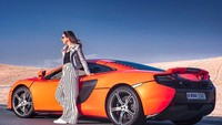 Kegiatan Arabian Gazelle mendapatkan dukungan dari berbagai brand dan manufaktur yang bergerak di bidang otomotif. Terakhir, McLaren mensponsori acara trek dan Michelin memberikan lokakarya untuk para member. Foto: Instagram/Arabian Gazelles