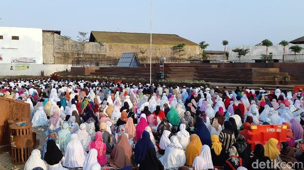Salat Id di Alun-alun Cicendo, Ridwan Kamil Pamitan Pada Warga