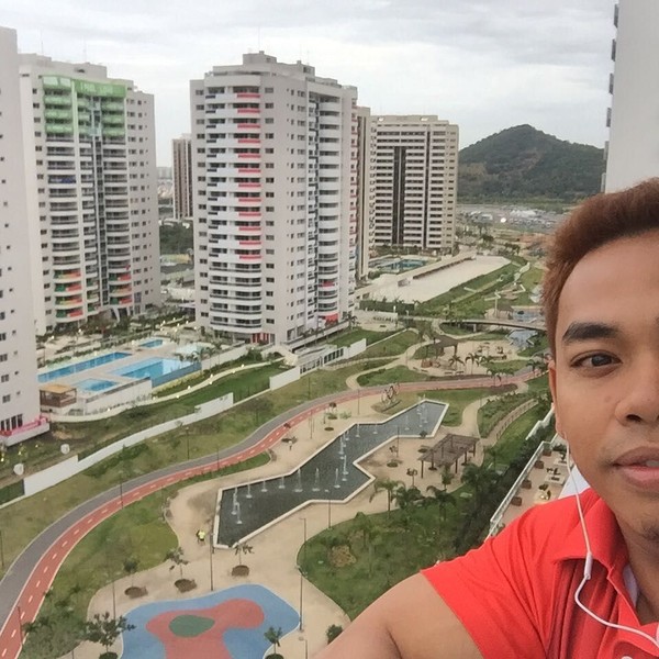 Eko Yuli berfoto di Barra da Tijuca, Olimpiade RIo 2016. Di sana Eko berhasil menyabet medali perak (ekopower62/Instagram) Eko Yuli berfoto di Barra da Tijuca, Olimpiade RIo 2016. Di sana Eko berhasil menyabet medali perak (ekopower62/Instagram)