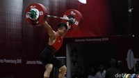 Tampil di Grup B bersama tujuh lifter lainnya, Deni menjadi yang terbaik dengan total angkatan 318 kg. Rinciannya 141 kg snacth dan 177 kg clean and jerk.