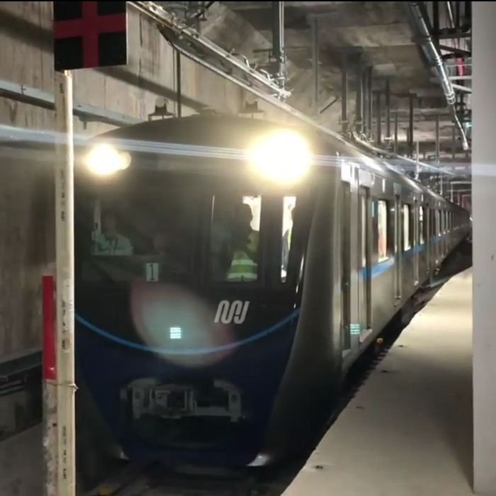 Hore! Kereta MRT Jakarta Sudah Sampai di Terowongan 