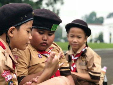 Potret Fairel, Bocah Pramuka yang Melongo Lihat Jokowi 