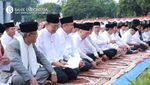 Salat Id, Penjaga Rupiah dan Ekonomi RI Kompak Pakai Putih-putih