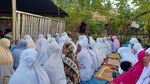Saat Susi Salat Id Bareng Korban Gempa Lombok di Bawah Tenda Darurat
