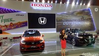 Sedangkan dari kategori kendaraan komersial, ada Mitsubishi Fuso yang siap memamerkan lini terbarunya. Masih ada Benelli, Honda, dan Mforce dari kategori sepeda motor dan industri pendukung yang akan meramaikan pameran otomotif terbesar di Sulawesi Selatan ini. Ibnu Munsir/Dok. Detikcom.