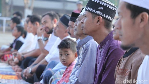 Ribuan Warga Majalaya Salat Id dan Doakan Korban Gempa Lombok