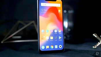 Soal OS, Pocophone F1 menggunakan Android Oreo yang ditambah dengan MIUI 9.6. Foto: Pocophone F1 (Edgadget)