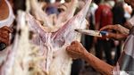Begini Suasana Pemotongan Hewan Kurban di Warakas