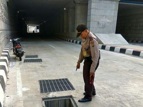 Tutup gorong-gorong di underpass Mampang-Kuningan 3 kali hilang.