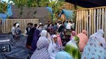 Saat Susi Salat Id Bareng Korban Gempa Lombok di Bawah Tenda Darurat