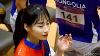 Peboling Korea Selatan bersiap mengikuti pertandingan.