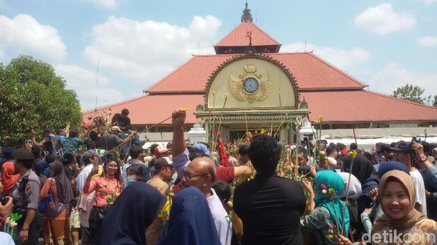 Begini Serunya Tradisi Grebeg Besar di Keraton Yogyakarta