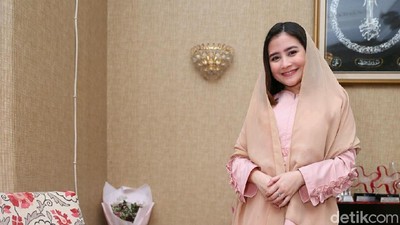 Cantiknya Penampilan Prilly Sambut Idul Adha
