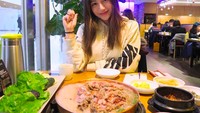 “Already missing Korean food,” kata Calista. Wah, wanita cantik ini ternyata juga doyan makanan Korea! Foto: Instagram xcalikins
