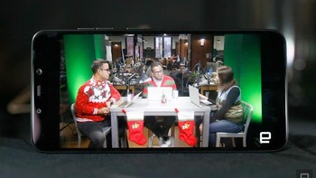 OS ini juga dipastikan akan mendapat pembaruan Android Pie dengan MIUI 10 pada tiga bulan ke depan. Foto: Pocophone F1 (Edgadget)