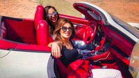 Beberapa waktu yang lalu, Hanan Mazouzi Sobati dihadapkan dengan perilaku seksisme pada sebuah lintasan balap di Dubai. “Mereka berpikir aku hanyalah seseorang yang menemani lelaki di dalam sebuah mobil,” ungkap Hanan. Foto: Instagram/Arabian Gazelles