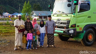 Foto: Salat Id Pertama di Pedalaman Papua Barat