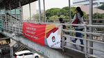 Spanduk Jangan Pilih Capres Jahat Mejeng di JPO Cempaka Putih