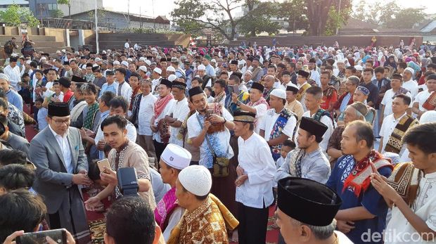 Salat Id di Alun-alun Cicendo, Ridwan Kamil Pamitan Pada Warga