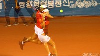 Set pertama pertandingan cabang tenis Asian Games 2018 nomor ganda campuran itu berjalan ketat.