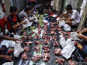 Pemprov DKI Imbau Pembagian Daging Kurban Pakai Besek Bambu