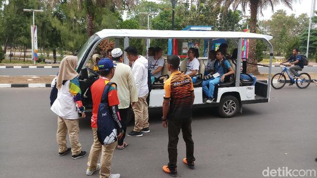 Asian Games 2018: Berebut Naik Shuttle Bus di Jakabaring