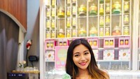 Mampir makan es krim, Calista tetap terlihat fashionable ya? Foto: Instagram xcalikins