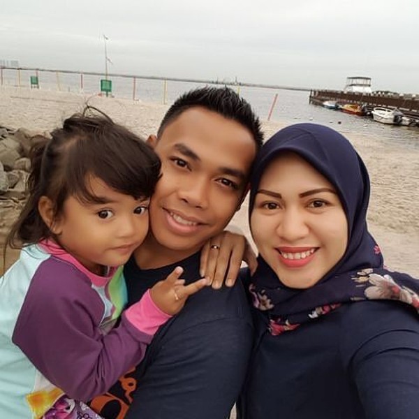 Eko Yuli Irawan juga menikmati liburan keluarga. Ini foto mereka saat liburan ke Ancol di Jakarta (ekopower62/Instagram) Eko Yuli Irawan juga menikmati liburan keluarga. Ini foto mereka saat liburan ke Ancol di Jakarta (ekopower62/Instagram)