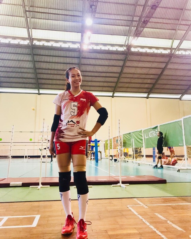 Seperti dikutip dari CNN Indonesia, Sheila mengaku sudah menekuni olahraga voli sejak kecil. Dia sudah serius berlatih sejak kelas 3 SD. Dia pun kerap mengikuti berbagai kejuaraan. Foto: Dok. Instagram Berllian Marsheilla