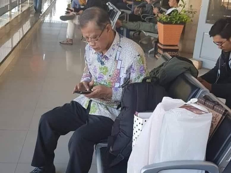 Viral Cerita Kesederhanaan Haedar Nashir Naik Kereta Api ke DIY Viral Cerita Kesederhanaan Haedar Nashir Naik Kereta Api ke DIY