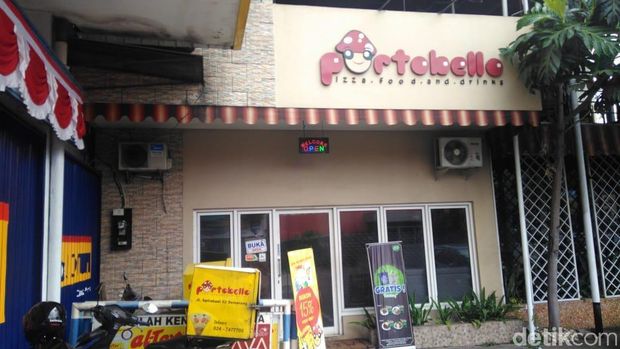 Sapi Ini 'Mampir' Dulu ke Kafe, Sebelum Dikurbankan Kemudian