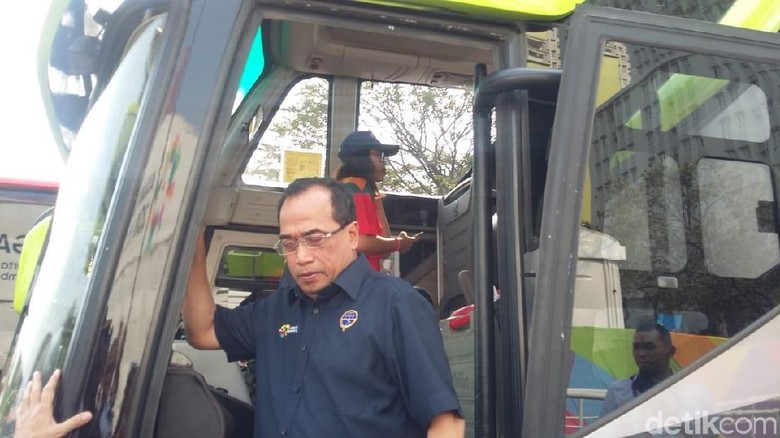 Menhub Minta Damri Siaga untuk Beri Bantuan Korban Gempa Lombok Menhub Minta Damri Siaga untuk Beri Bantuan Korban Gempa Lombok