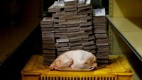 Di Indonesia, membeli daging ayam seberat 2,4 kg butuh Rp 32 ribu, tapi di Venezuela saat ini dijual 14,6 juta Bolivar atau sekitar Rp 861.400 (1 Bolivar = Rp 0,059). Foto: Dok. Boredpanda