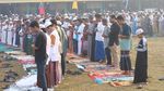 Tanpa Masker, Warga Pontianak Salat Id Berselimut Asap