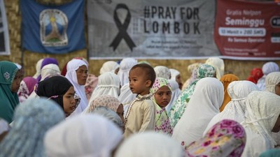 Potret Korban Gempa Lombok Salat Idul Adha di Pengungsian