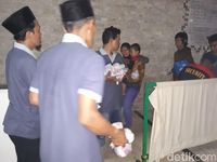 Masjid Raya Bandung Bagikan 3.500 Kantong Daging Kurban