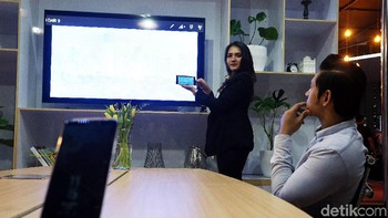 Pada consumer launch akan ditawarkan dengan harga Rp 13.490.000 (ROM 128 GB/RAM 6 GB) dan Rp 17.900.000 (ROM 512 GB/RAM 8 GB). Foto: detikINET/Rengga Sancaya