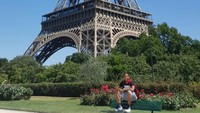 Nggak afdal rasanya ke Paris tidak berfoto di landmark terkenal Menara Eiffel ya, Wisnu? (arki_wisnu33/Instagram)