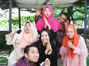Kebahagiaan Atlet Voli, Berllian Marsheilla, di Tengah Keluarga