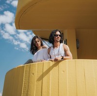 Dalam beberapa foto, Kimberly Ryder dan Edward Akbar pun memakai busana couple karena bertema serasi. Tak perlu persisi sama mereka hanya menyesuaikan warna dan material busana. Foto: Dok. Instagram @kimbrlyryder