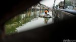Sampah di Kali Ciliwung Terus Dibersihkan