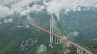 Jembatan BeipanJiang membentang di celah Utara-Selatan yang membagi bagian Barat dan Timur Guizhou. Istimewa/Xinhuanet.